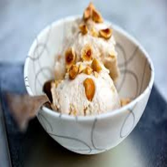 Vanilla and nut ice cream
